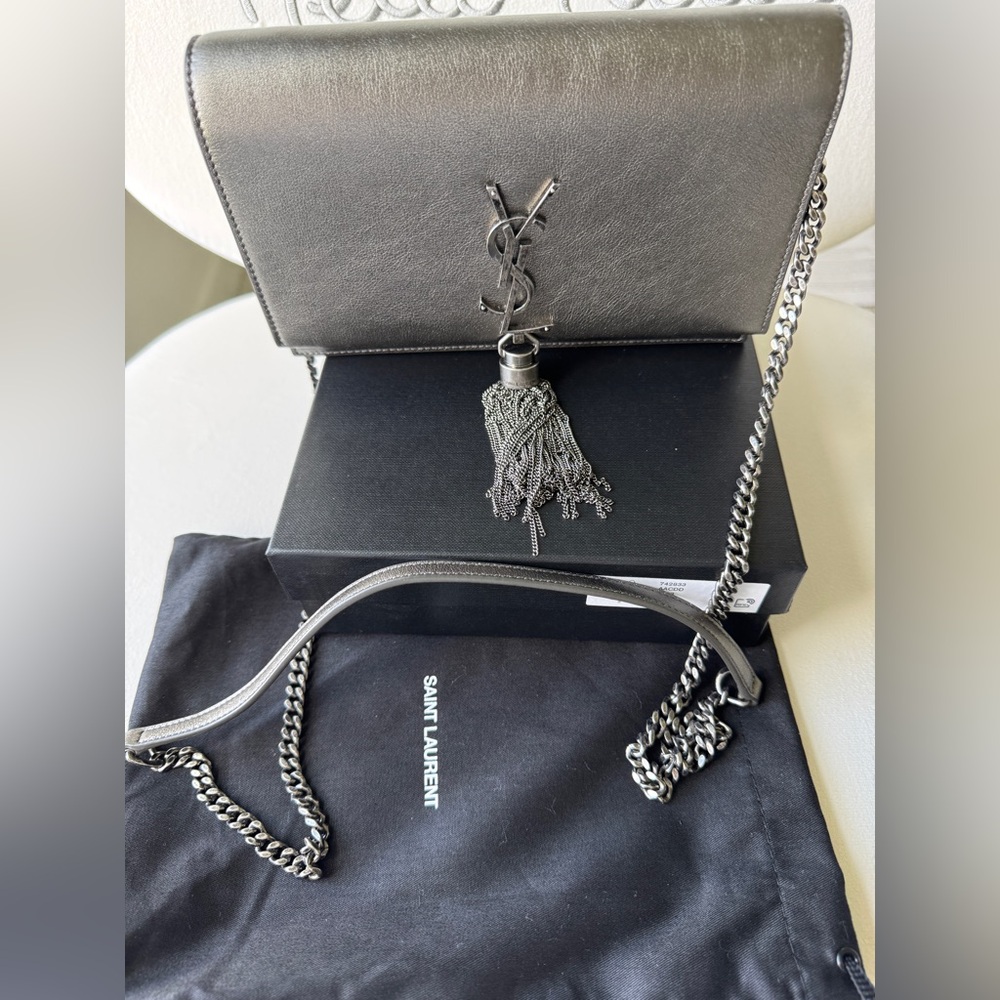 Yves Saint Laurent Cassandra Kate Silver Chain Shoulder Bag - Picture 16 of 16